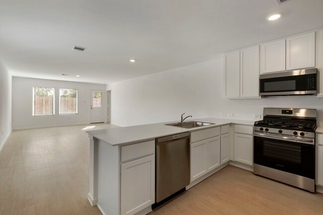 Building Photo - 490 Southern Magnolia Wy