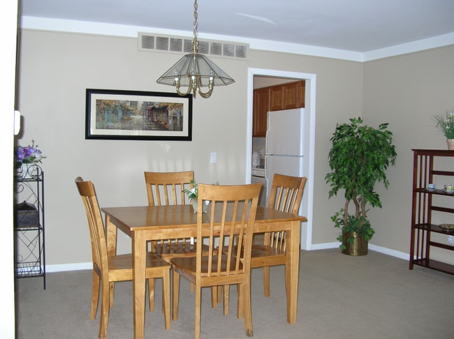 Photo - 485 N Fox Hills Dr