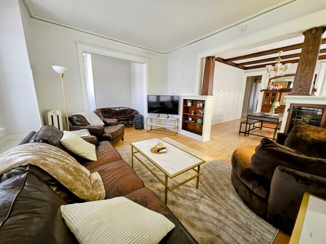 Photo - 2942 N Frederick Ave Unit 2942