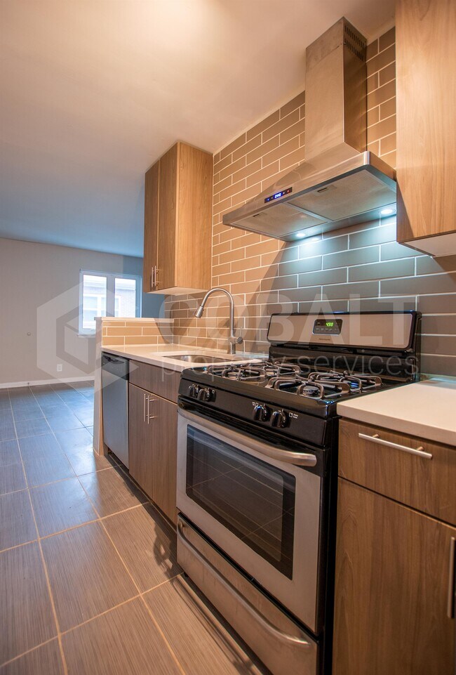 Photo - 943 Greenwood Ave NE Unit Apt 06