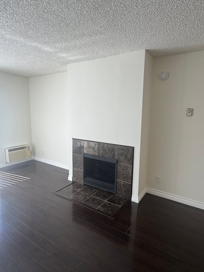 2414 S Barrington Ave Unit 102