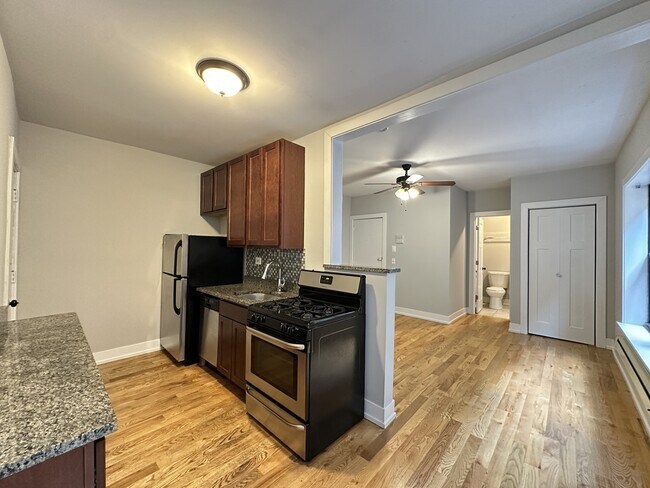 Photo - 1034 W George St Unit 83