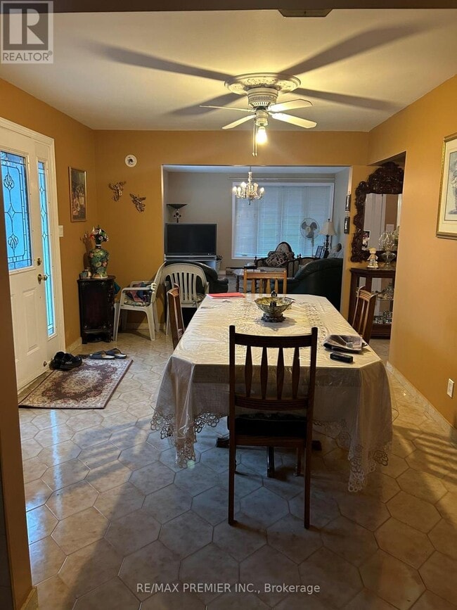 Photo - 61 Cedarlane Dr