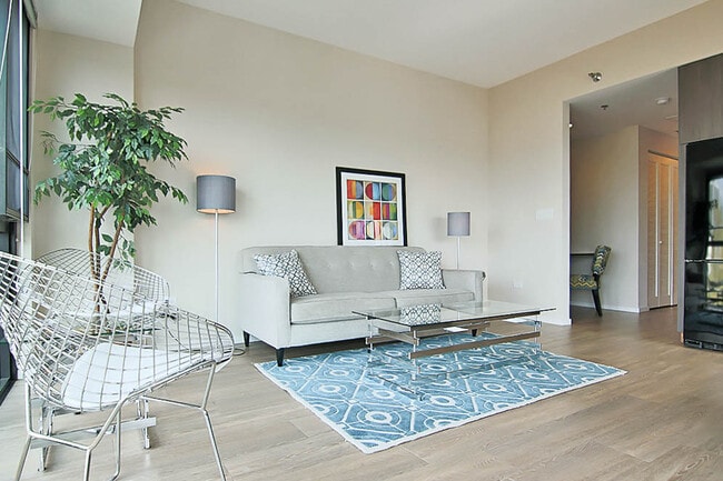 Photo - 208 W Scott St