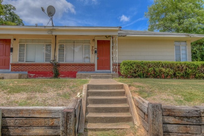 Building Photo - 701-703g Unit 701
