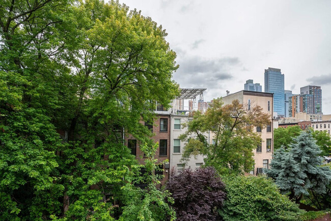Building Photo - 444 W 48th St Rental