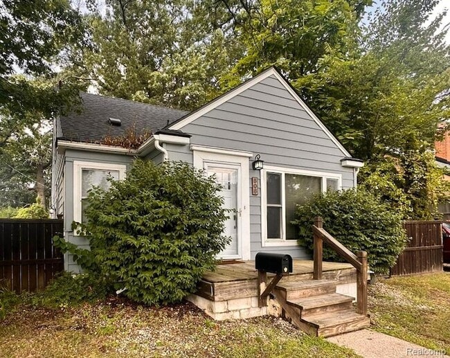 Photo - 505 Gardendale St