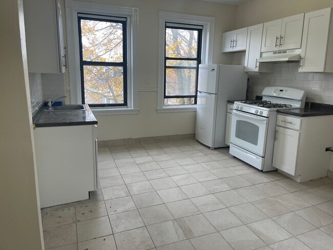 Photo - Available now or Dec, Jan MASSIVE TOP FLOO...