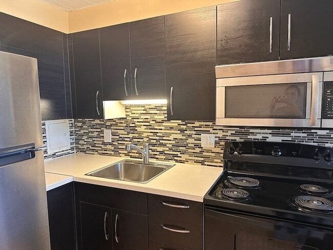 Building Photo - 200 Swanton St Unit 640