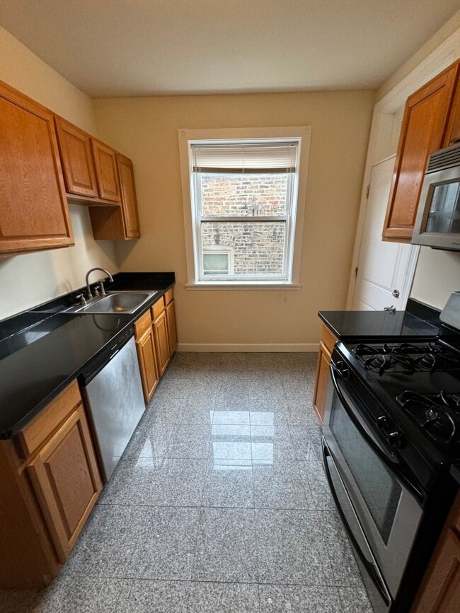 Photo - 2440 N Hamlin Ave Apartamentos Unidad 2B