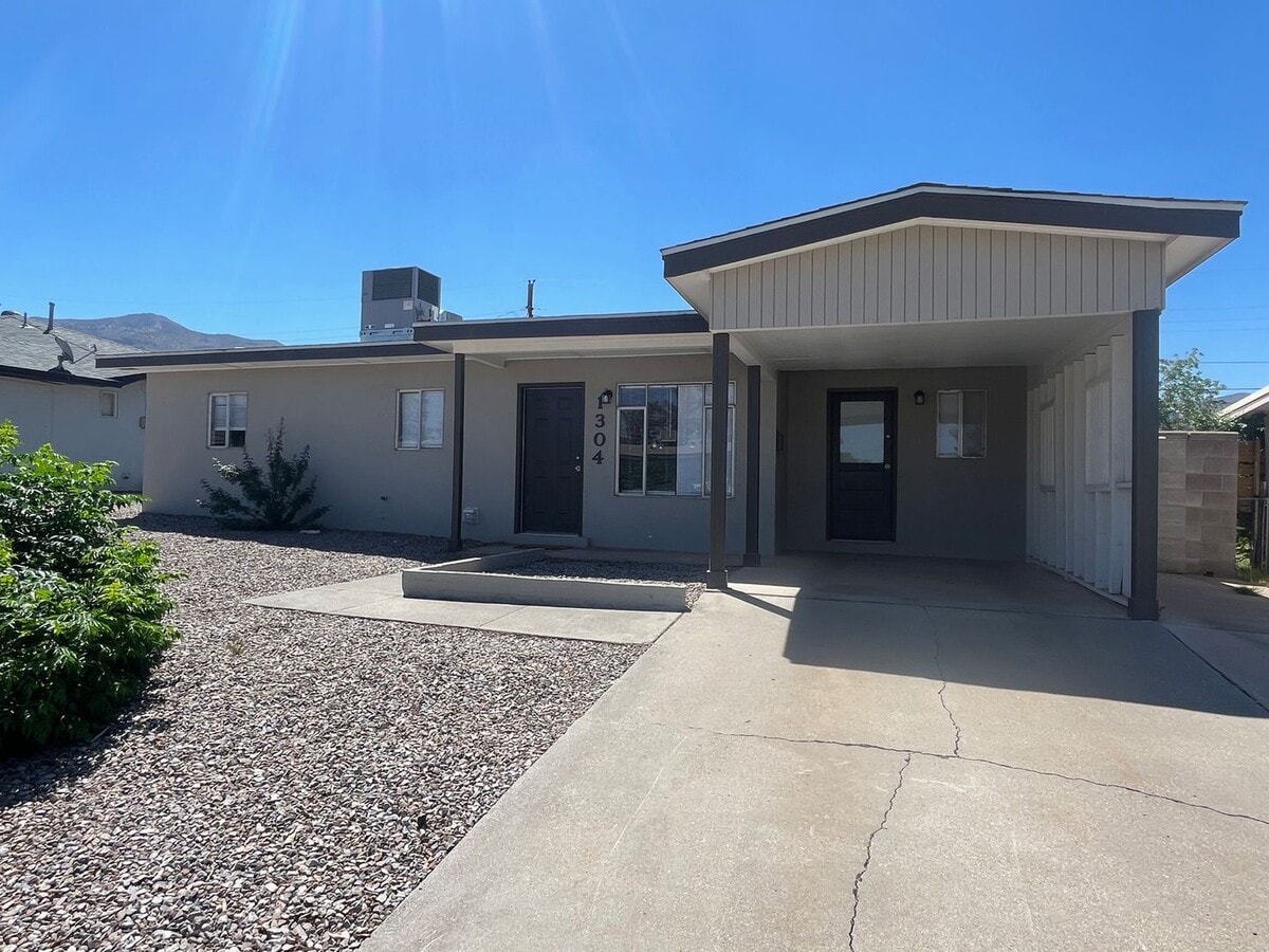 Cozy 2 Bed 2 Bath Home - Fully Furnished - Cozy 2 Bed 2 Bath Home - Fully Furnished