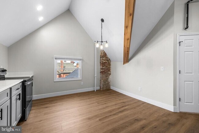 Photo - 320 W King St Unit 4