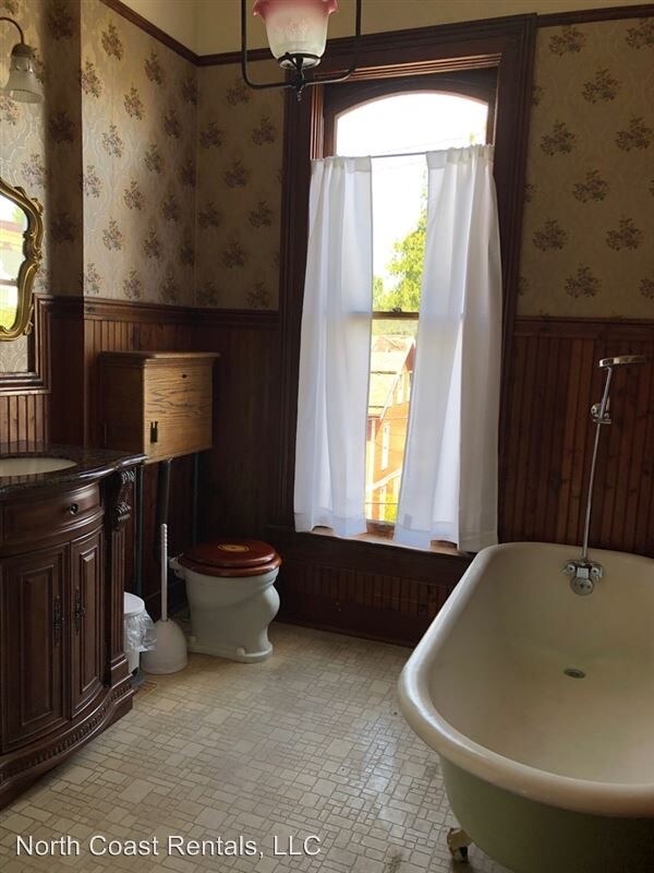 Photo - 1393 Franklin Ave Unidad A