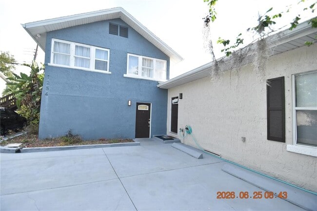 Building Photo - 1254 Grove St Unit B