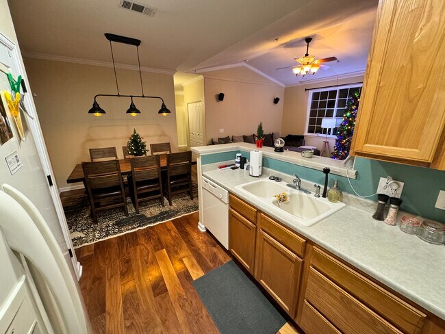 Photo - 8035 Lee Dr Unidad 201