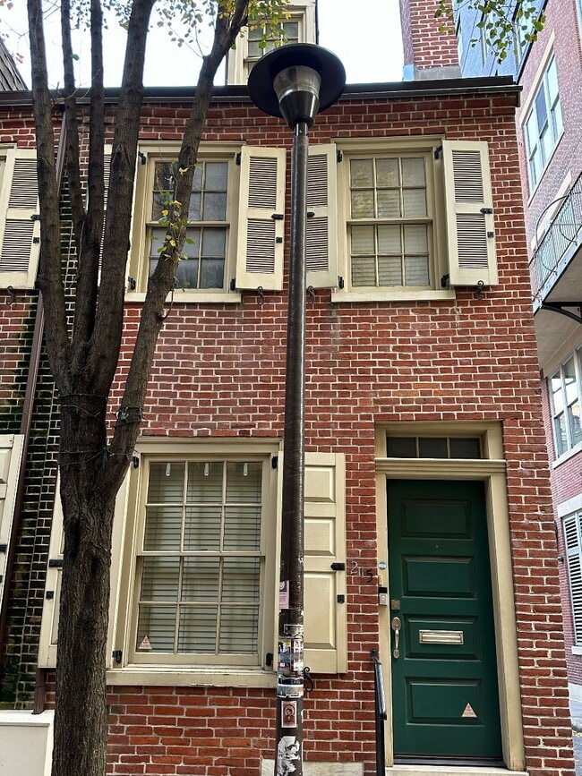 Building Photo - 215 Quince St