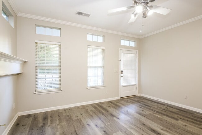 Photo - 2008 Greenhill Pass