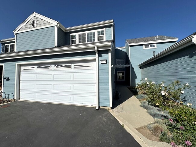Building Photo - Townhome-Style 2BR/2.5BA + Loft | East Ventura (Beacon Court Community)