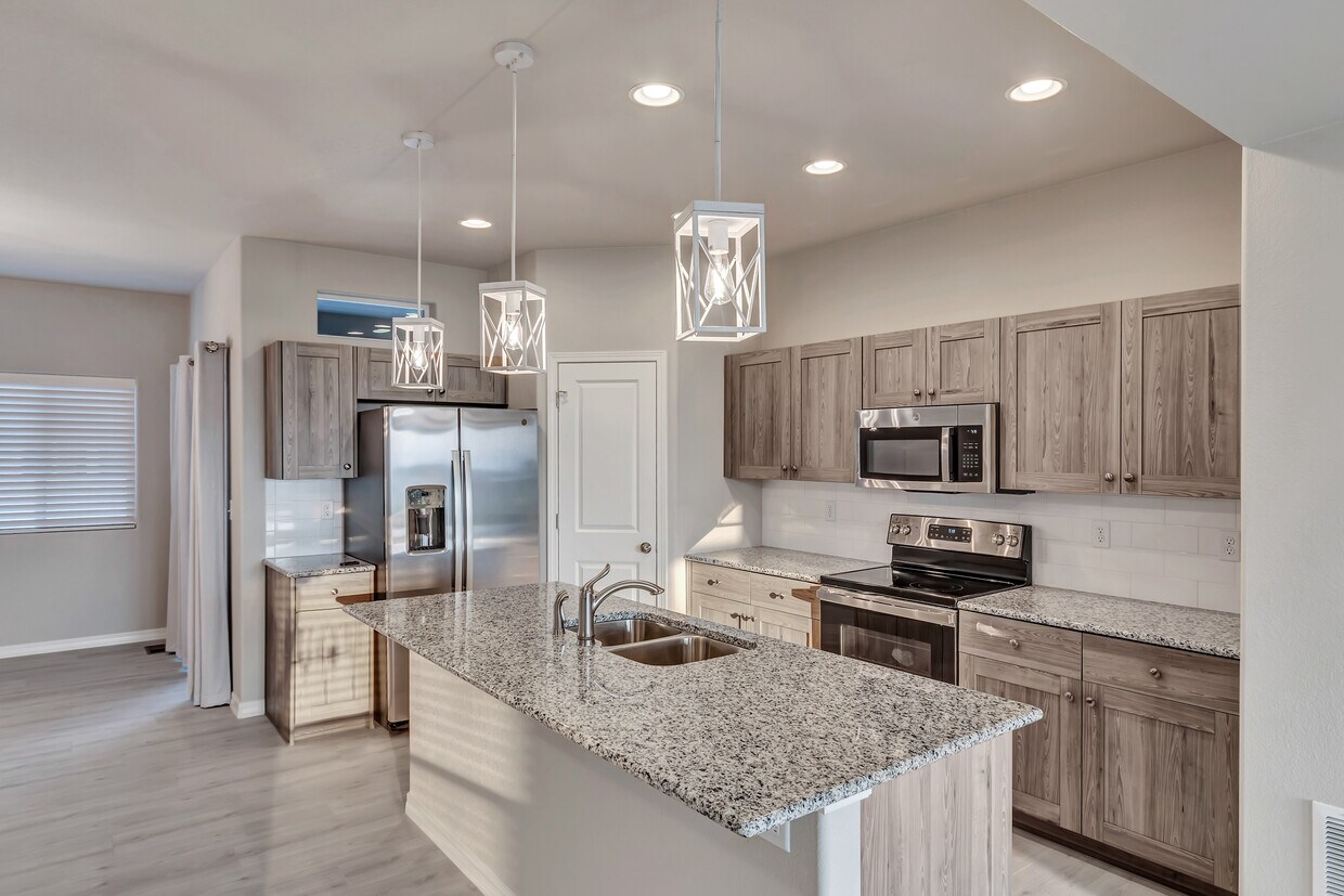 Granite, stainless, pendant lights, large parntry and more - 7476 Johnsontown Hts (Colorado Springs, CO)
