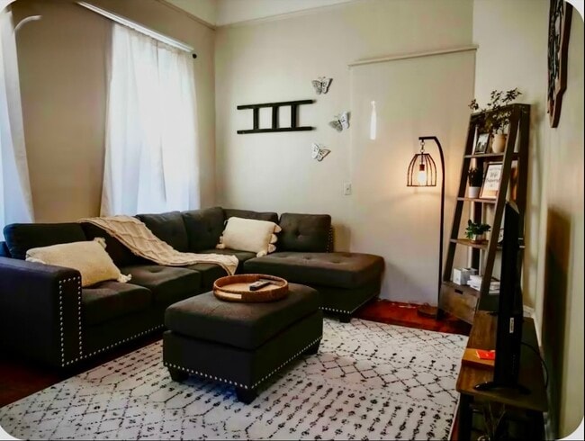 Photo - 117 W 36th St Unit 1 bedroom 1 bathroom