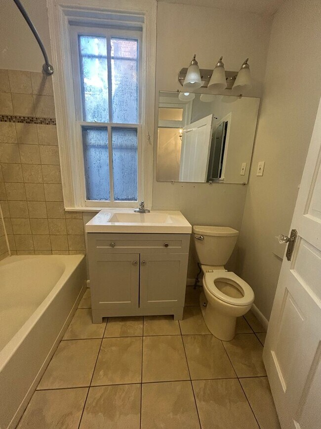 Photo - 222 Harris St Unit Apartment B