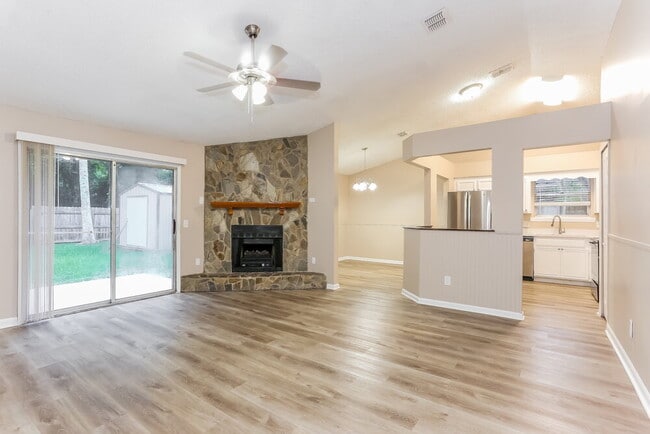 1704 Sandy Hollow Loop