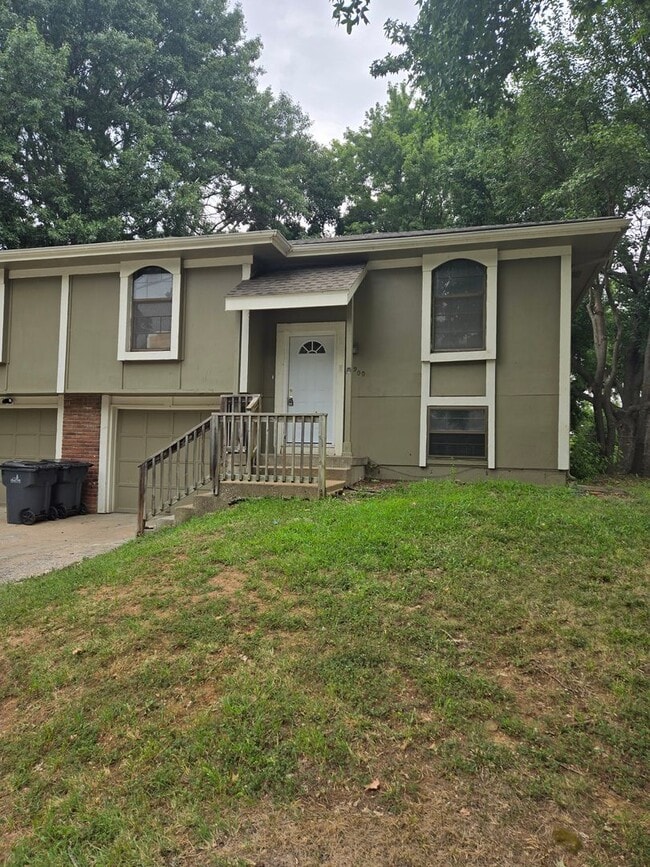 Huge 1/2 Duplex in Olathe - Huge 1/2 Duplex in Olathe House