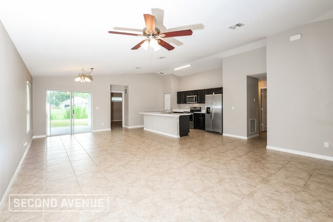 Photo - 846 Carnation Ave SE