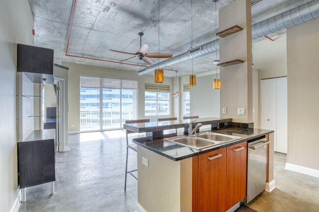 Photo - 313 NE 2nd St Unidad 603