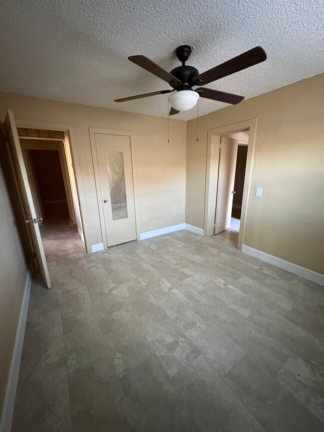 Photo - 250 S Grand Dr Unidad A