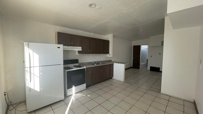 Photo - 605 Meadow Rd