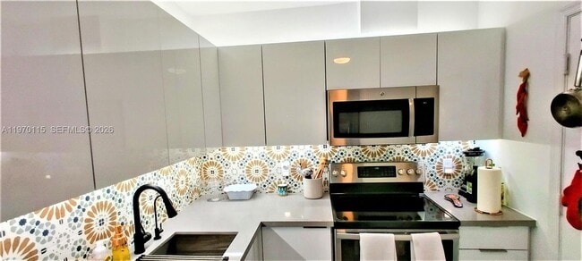 Photo - 2230 NE 56th Pl Unidad 227