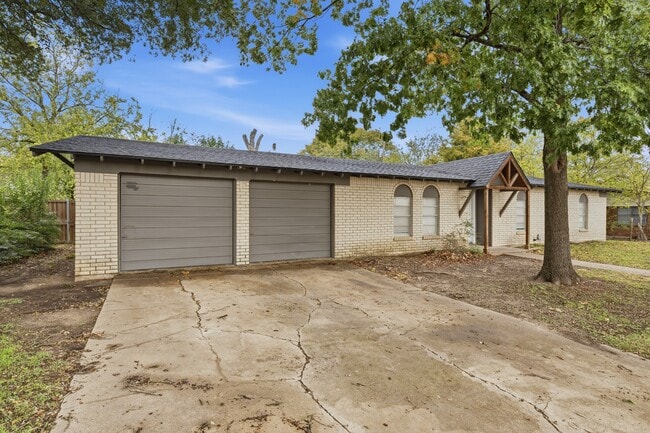 Photo - 917 Susan St