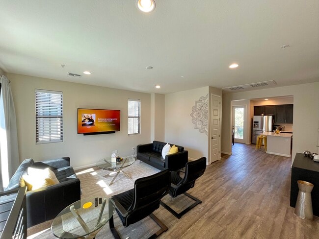 Building Photo - 2090 S Dorsey Ln Unit 1033