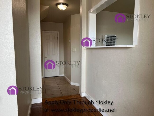 Photo - 715 B St