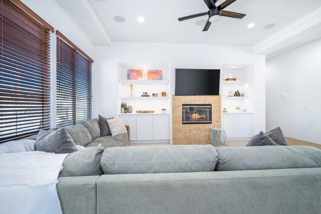 43569 Parkway Esplanade E