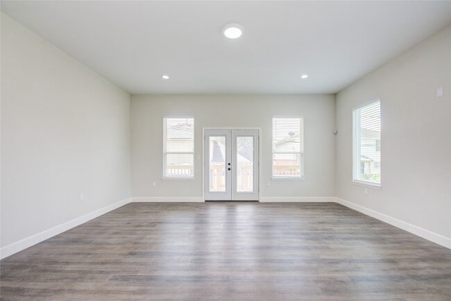 Photo - 4916 Sunbeam St