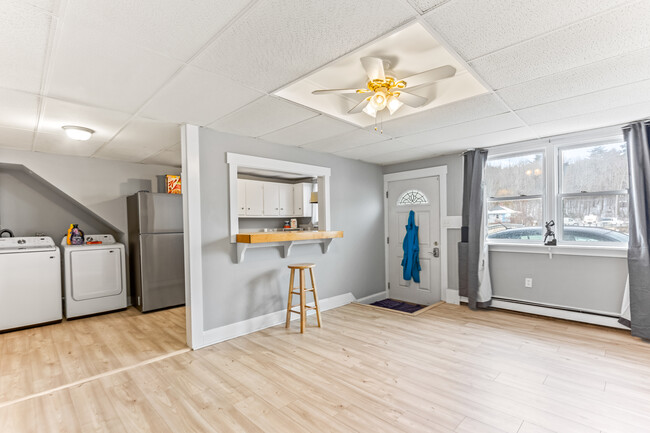 Apartment 1 - White Mountain Highway Apartments
