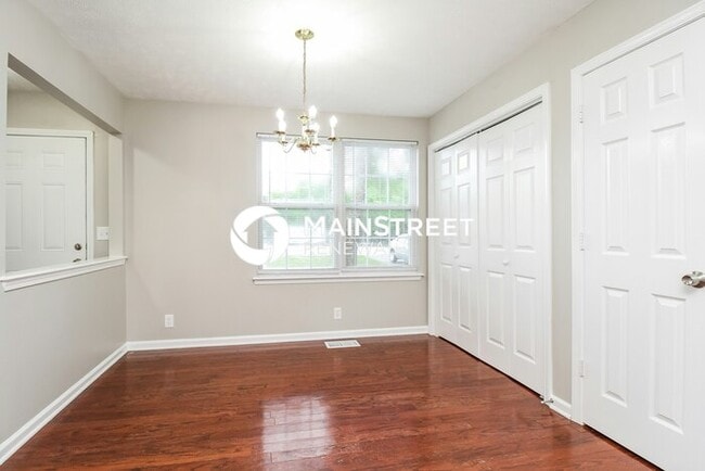 Photo - 3 Bedroom Pet-Friendly Home in Nashville, TN with Main Street Renewal