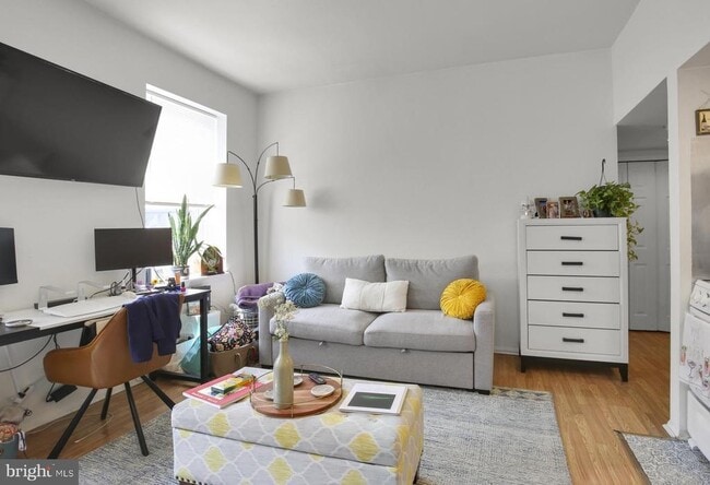 Building Photo - 2137 Spruce St Unit 7