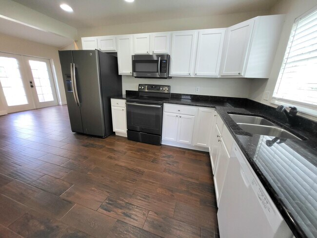 Photo - 588 Charles Dr