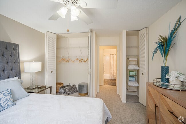 Classic 1BR,1BA - 700SF - Bedroom