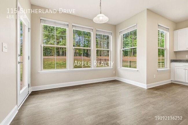 Photo - 115 Sutherland Dr