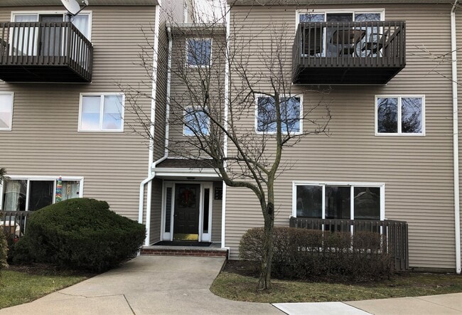 Front of Condo Rental - 13 Presidential Dr Unit 13