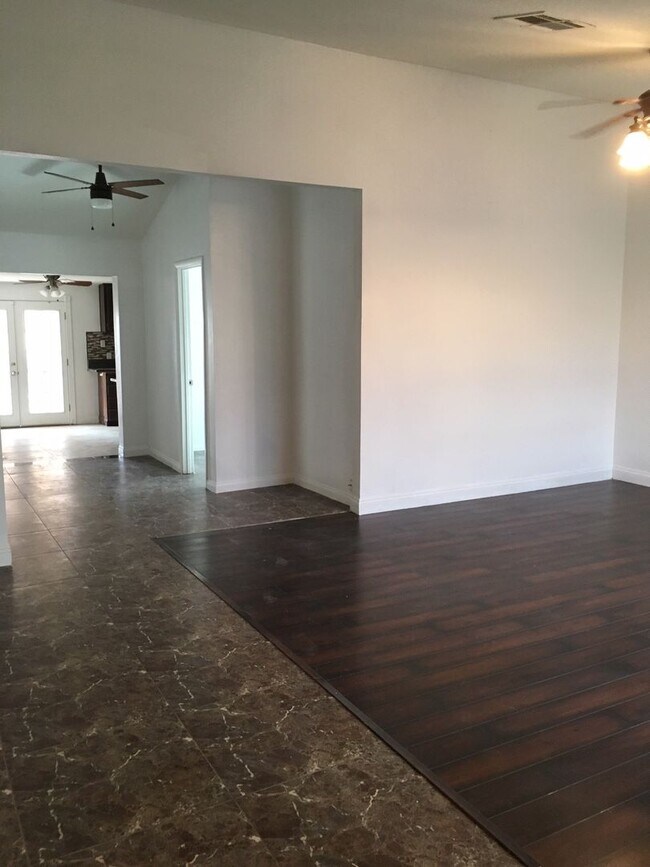 913 Shadow Mountain Pl Unit 1