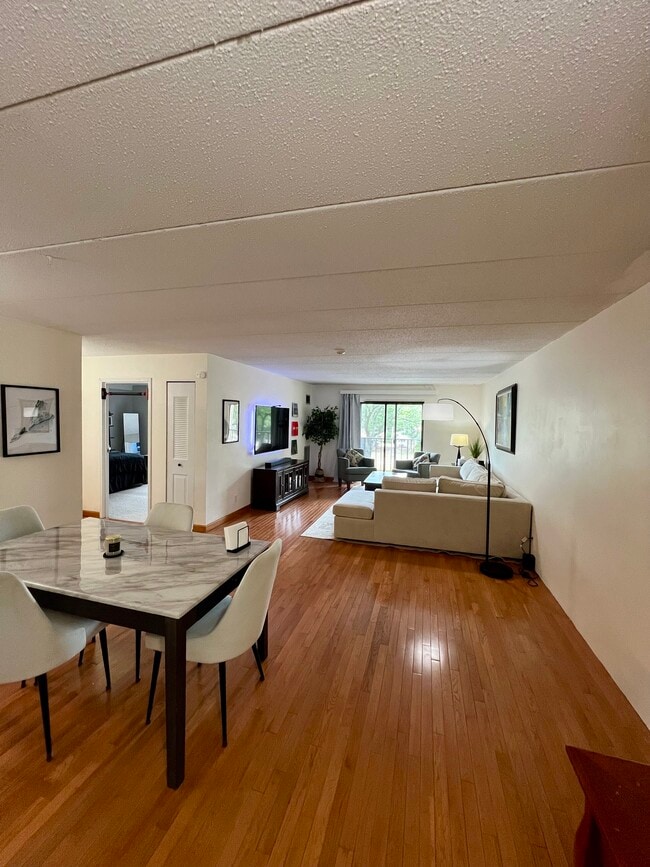 Photo - 165 Quincy Shore Dr Unidad C21