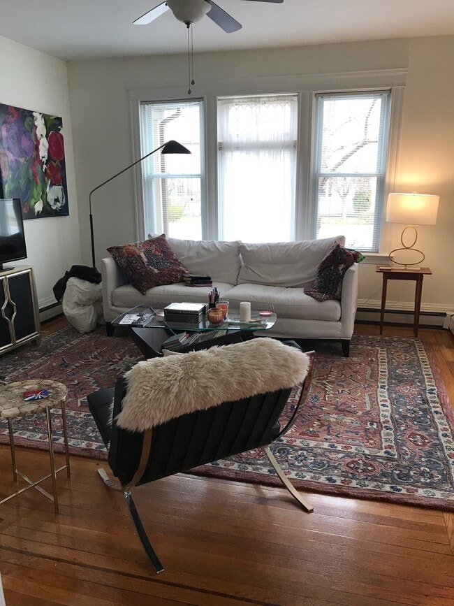Photo - 33 Luzon Ave Unit Beautiful 1st Floor, 2 Bedroom East Side