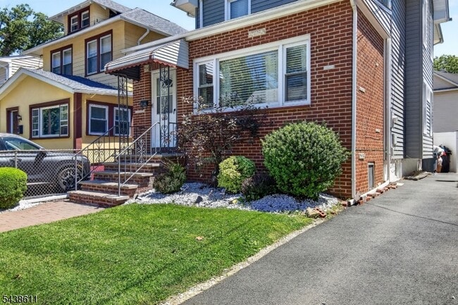 Photo - 139 Dalton St