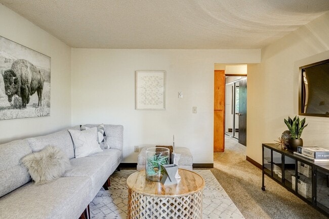 Building Photo - Spacious and immaculate one bedroom! Heat ... Unit 29