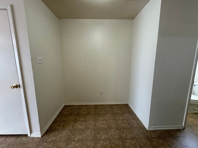 1709 Kylie Cir Unit B